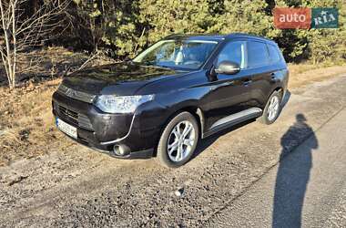 Внедорожник / Кроссовер Mitsubishi Outlander 2012 в 