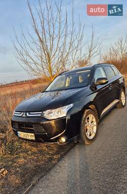 Внедорожник / Кроссовер Mitsubishi Outlander 2012 в 