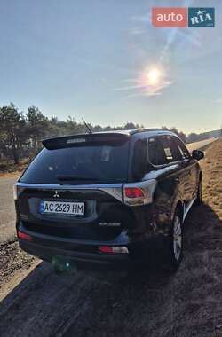Внедорожник / Кроссовер Mitsubishi Outlander 2012 в 