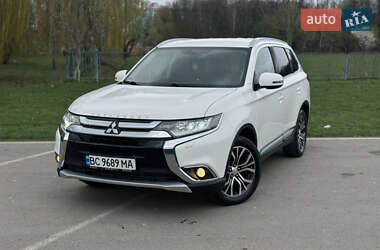 Позашляховик / Кросовер Mitsubishi Outlander 2016 в 