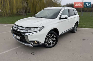 Позашляховик / Кросовер Mitsubishi Outlander 2016 в 
