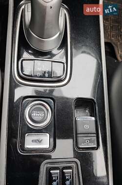 Позашляховик / Кросовер Mitsubishi Outlander 2019 в 