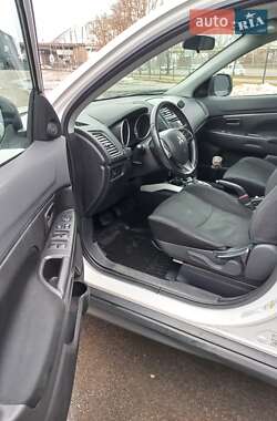 Внедорожник / Кроссовер Mitsubishi Outlander 2013 в 