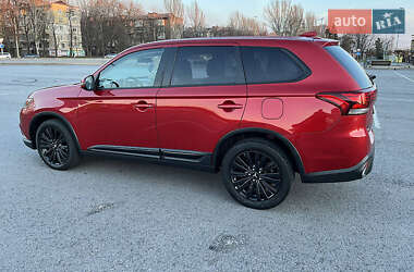 Внедорожник / Кроссовер Mitsubishi Outlander 2019 в 