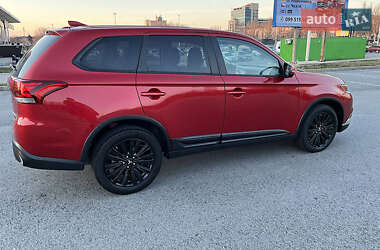 Внедорожник / Кроссовер Mitsubishi Outlander 2019 в 