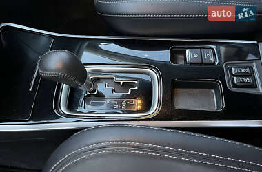 Внедорожник / Кроссовер Mitsubishi Outlander 2019 в 