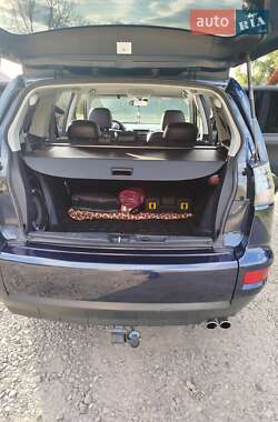 Внедорожник / Кроссовер Mitsubishi Outlander 2011 в 