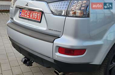 Позашляховик / Кросовер Mitsubishi Outlander 2011 в 