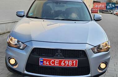 Позашляховик / Кросовер Mitsubishi Outlander 2011 в 