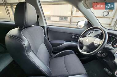 Позашляховик / Кросовер Mitsubishi Outlander 2011 в 