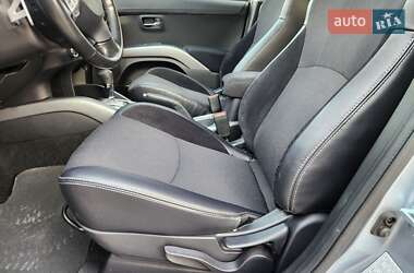 Позашляховик / Кросовер Mitsubishi Outlander 2011 в 