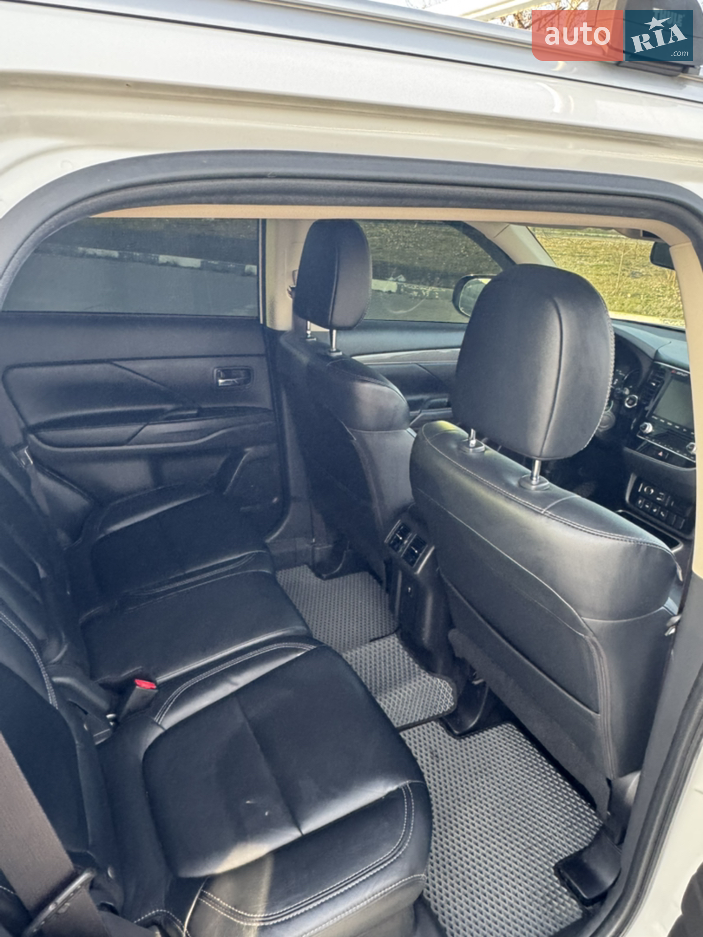2020 Mitsubishi Outlander - мініатюра 6