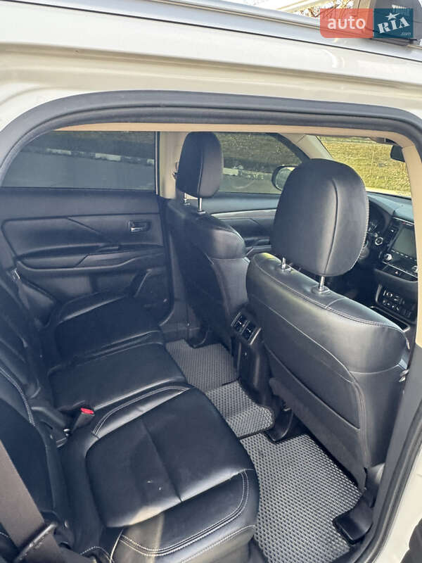 Позашляховик / Кросовер Mitsubishi Outlander 2020 в Запоріжжі