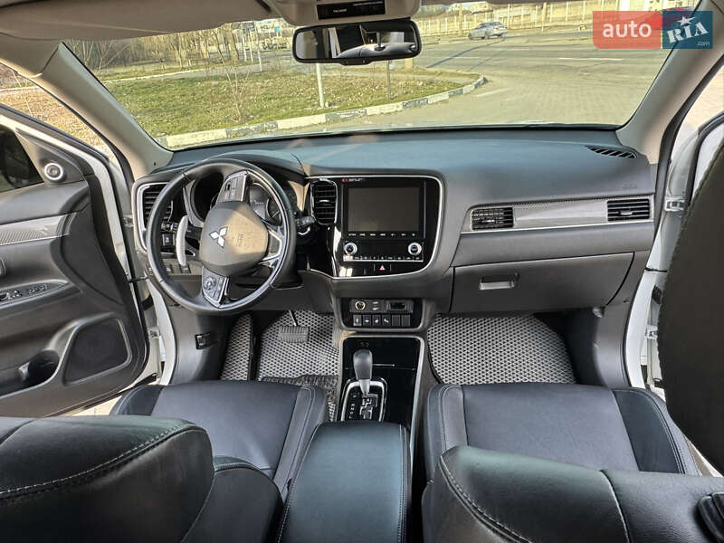 Позашляховик / Кросовер Mitsubishi Outlander 2020 в Запоріжжі
