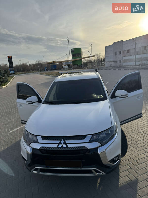 Mitsubishi Outlander 2020