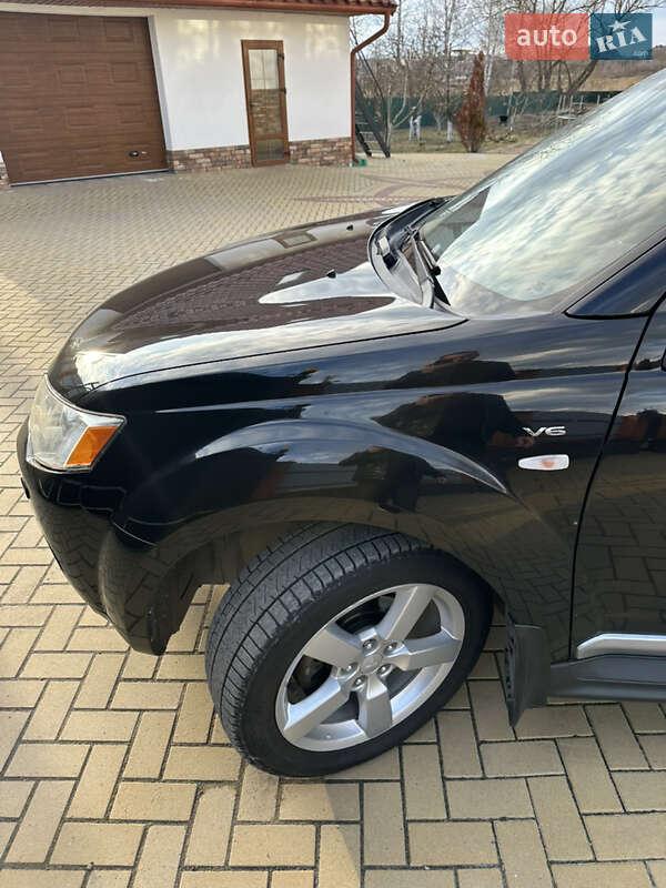 Внедорожник / Кроссовер Mitsubishi Outlander 2009 в Староконстантинове