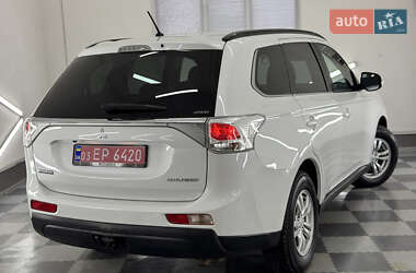 Позашляховик / Кросовер Mitsubishi Outlander 2014 в 