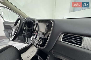 Позашляховик / Кросовер Mitsubishi Outlander 2014 в 