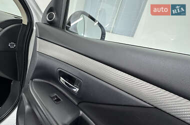 Позашляховик / Кросовер Mitsubishi Outlander 2014 в 
