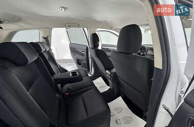 Позашляховик / Кросовер Mitsubishi Outlander 2014 в 