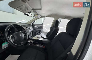 Позашляховик / Кросовер Mitsubishi Outlander 2014 в 