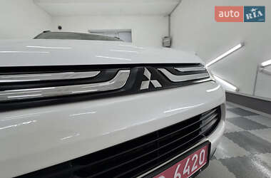 Позашляховик / Кросовер Mitsubishi Outlander 2014 в 