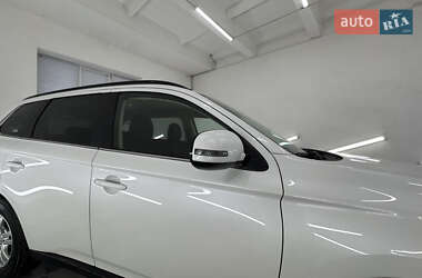 Позашляховик / Кросовер Mitsubishi Outlander 2014 в 