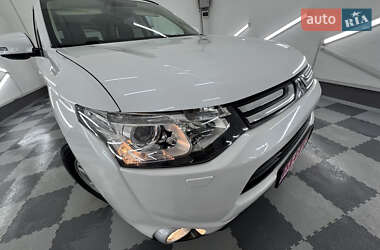 Позашляховик / Кросовер Mitsubishi Outlander 2014 в 