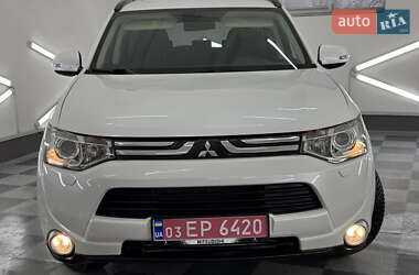 Позашляховик / Кросовер Mitsubishi Outlander 2014 в 