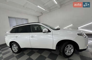 Позашляховик / Кросовер Mitsubishi Outlander 2014 в 