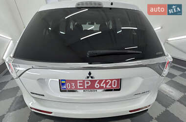 Позашляховик / Кросовер Mitsubishi Outlander 2014 в 