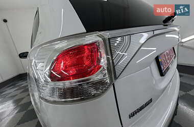 Позашляховик / Кросовер Mitsubishi Outlander 2014 в 