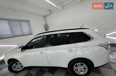 Позашляховик / Кросовер Mitsubishi Outlander 2014 в 