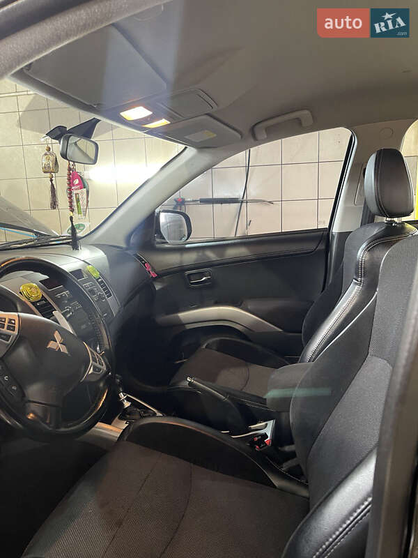 Внедорожник / Кроссовер Mitsubishi Outlander 2011 в Черновцах