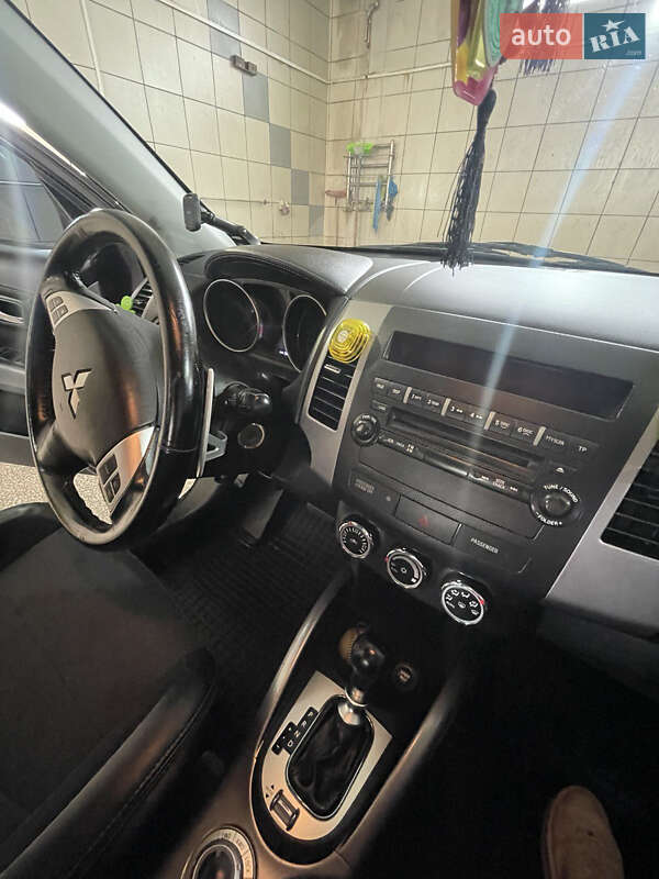 Внедорожник / Кроссовер Mitsubishi Outlander 2011 в Черновцах