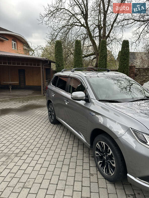 Позашляховик / Кросовер Mitsubishi Outlander 2018 в Чернівцях