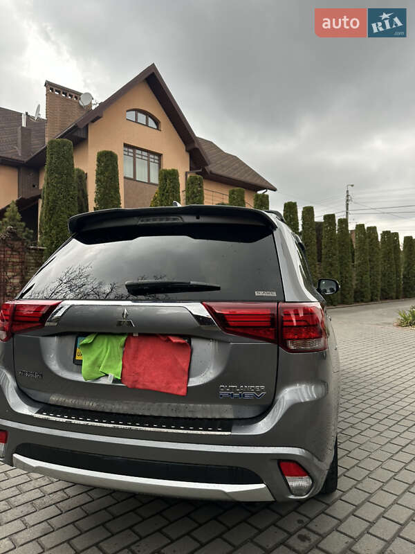 Позашляховик / Кросовер Mitsubishi Outlander 2018 в Чернівцях