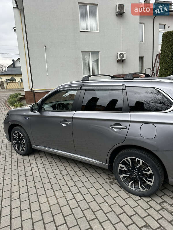 Позашляховик / Кросовер Mitsubishi Outlander 2018 в Чернівцях