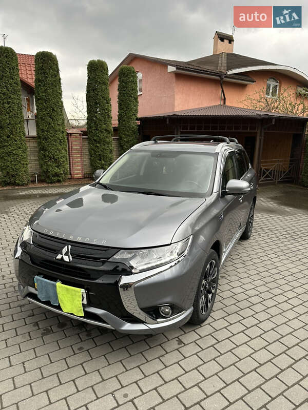 Позашляховик / Кросовер Mitsubishi Outlander 2018 в Чернівцях