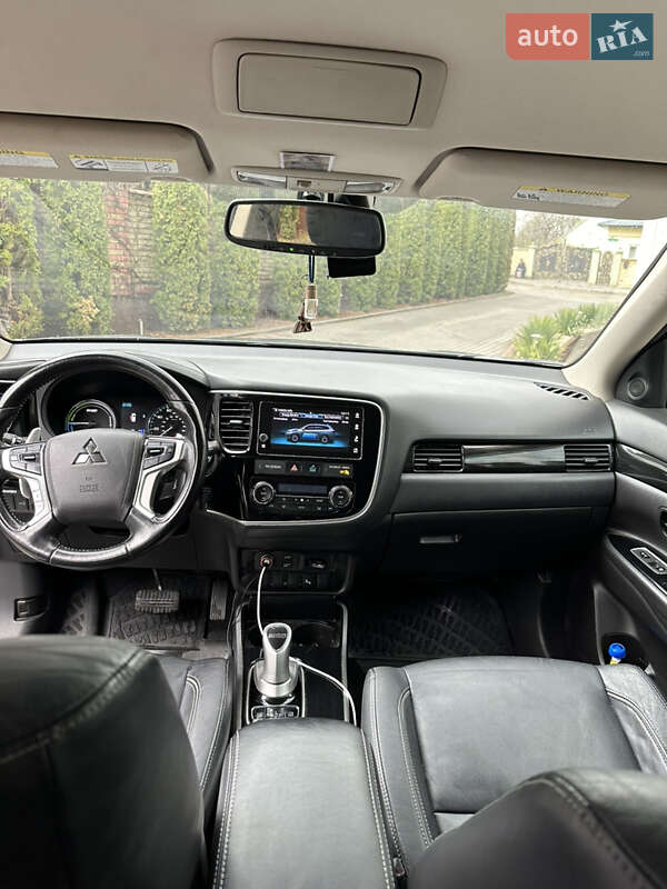 Позашляховик / Кросовер Mitsubishi Outlander 2018 в Чернівцях