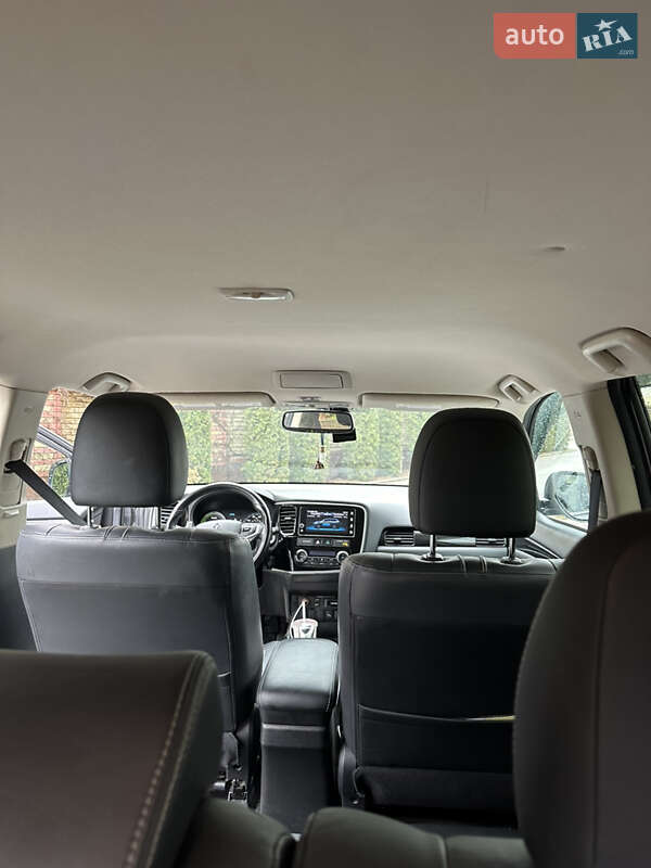 Позашляховик / Кросовер Mitsubishi Outlander 2018 в Чернівцях