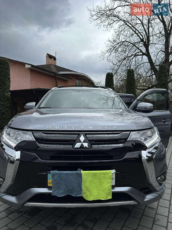 Позашляховик / Кросовер Mitsubishi Outlander 2018 в Чернівцях