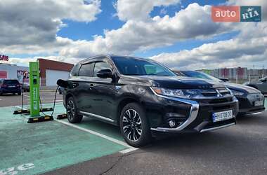 Внедорожник / Кроссовер Mitsubishi Outlander 2018 в 