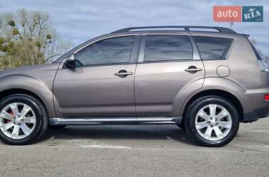 Позашляховик / Кросовер Mitsubishi Outlander 2011 в 