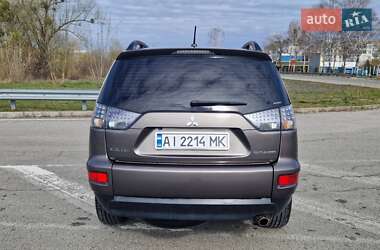 Позашляховик / Кросовер Mitsubishi Outlander 2011 в 