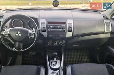 Позашляховик / Кросовер Mitsubishi Outlander 2011 в 