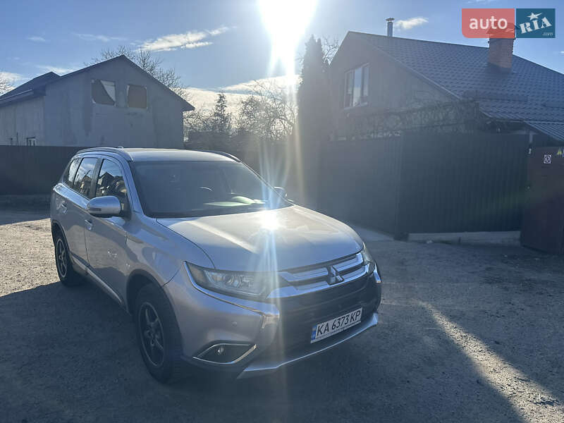 Позашляховик / Кросовер Mitsubishi Outlander 2017 в Києві