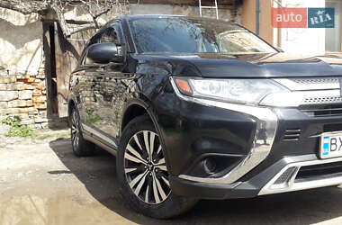 Внедорожник / Кроссовер Mitsubishi Outlander 2018 в Каменец-Подольском