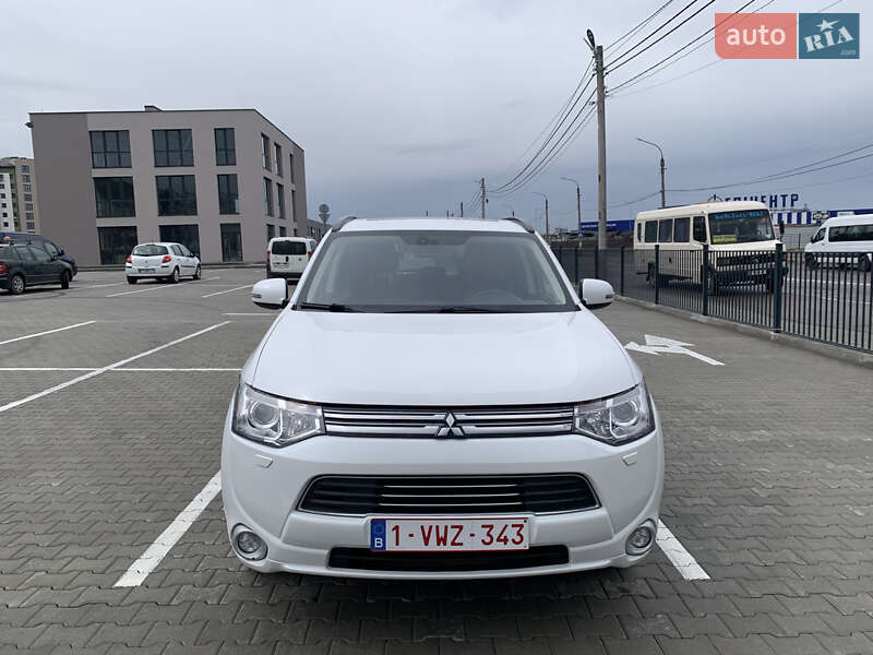 Внедорожник / Кроссовер Mitsubishi Outlander 2014 в Ивано-Франковске