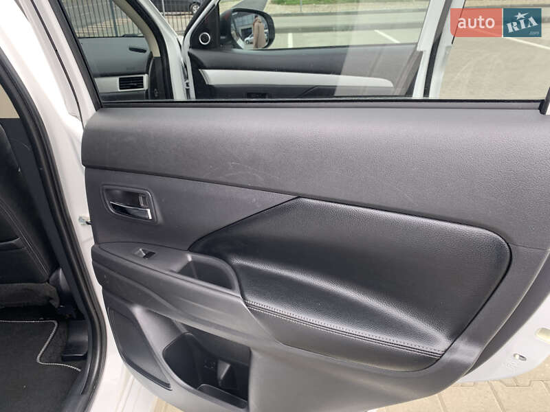 Внедорожник / Кроссовер Mitsubishi Outlander 2014 в Ивано-Франковске